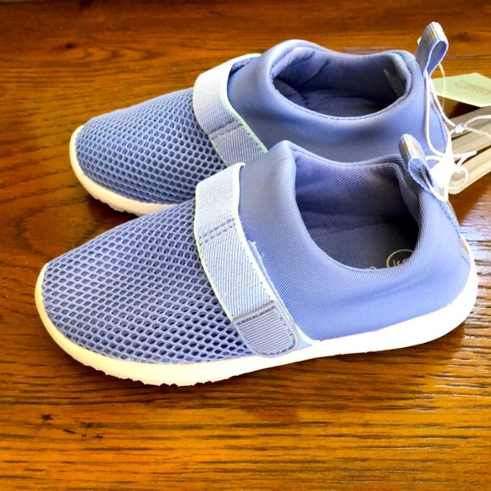 New Toddler kids Austen slip on water shoes. Size 9.  Mesh frt. Velcro closures.